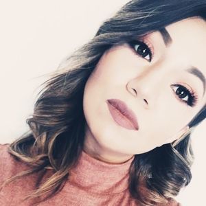 Meet your Posher, Carolina